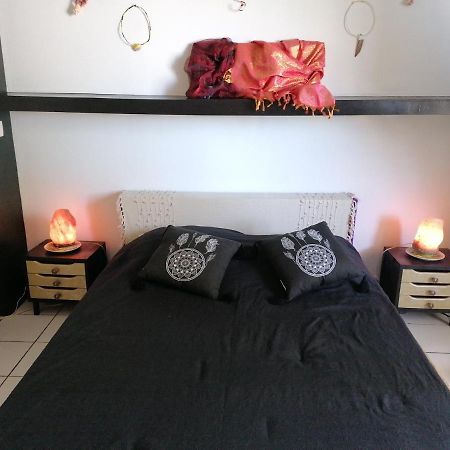 Jolie chambre climatisée avec balcon chez l'habitant Saint Pierre Exterior foto