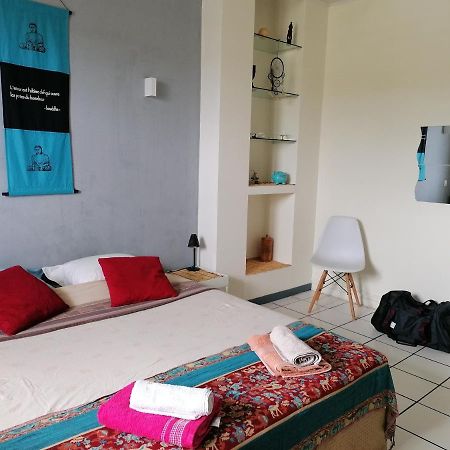 Jolie chambre climatisée avec balcon chez l'habitant Saint Pierre Exterior foto