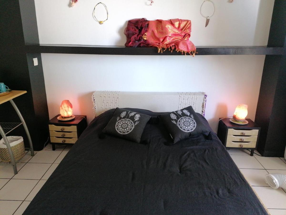 Jolie chambre climatisée avec balcon chez l'habitant Saint Pierre Exterior foto