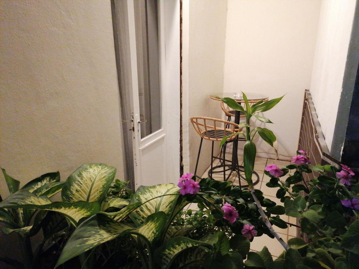 Jolie chambre climatisée avec balcon chez l'habitant Saint Pierre Exterior foto