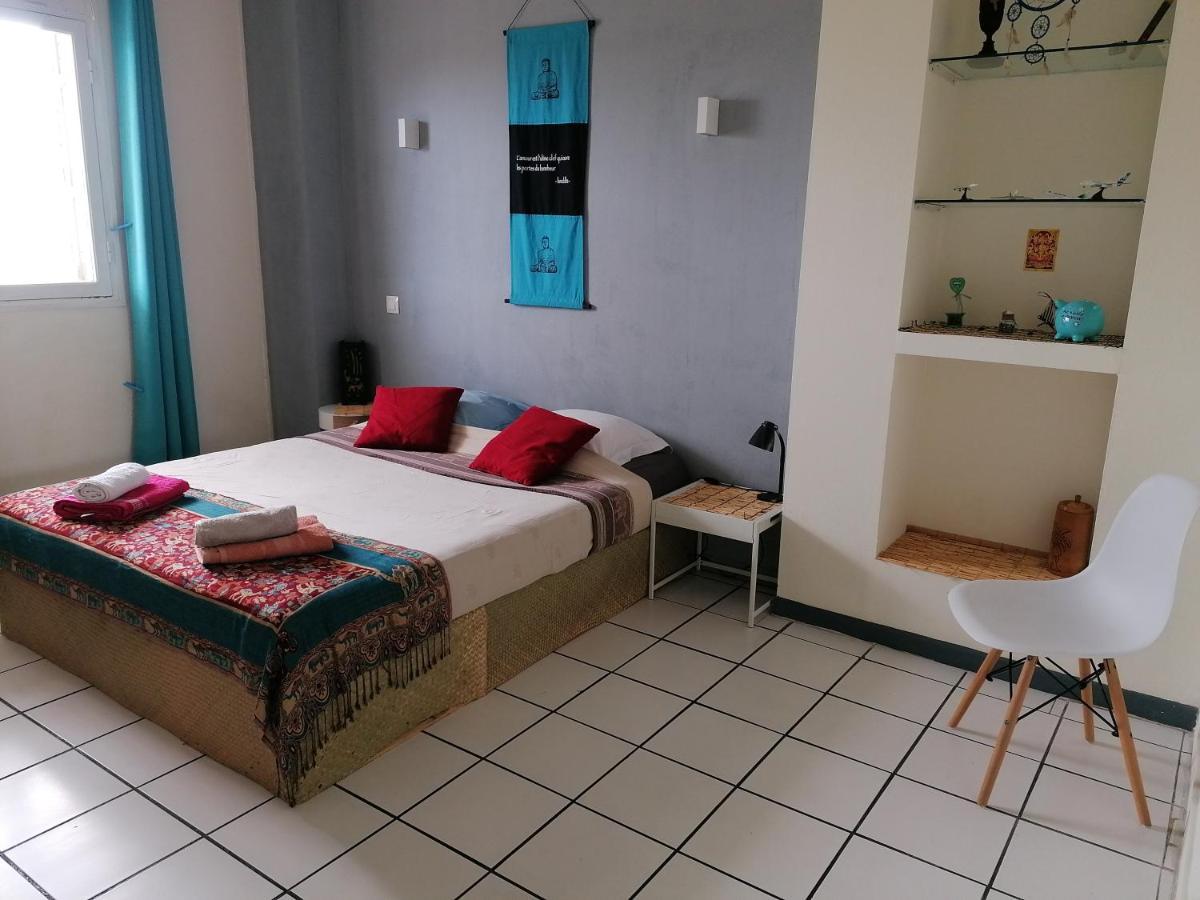 Jolie chambre climatisée avec balcon chez l'habitant Saint Pierre Exterior foto